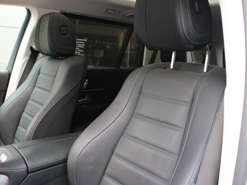 Used 2023 Mercedes-Benz GLS 580 4MATIC image 9