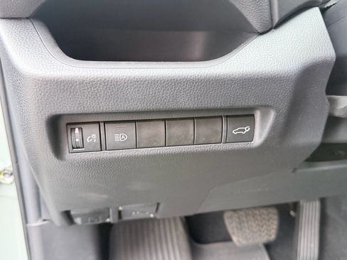 Used 2022 Toyota RAV4 XLE w/ Convenience Package FWD image 13