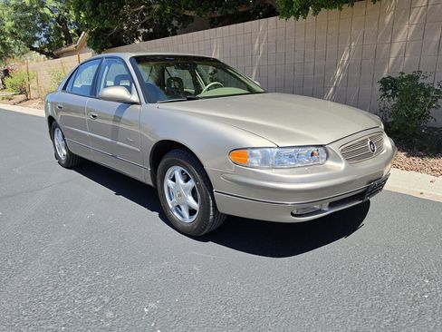 Used 2001 Buick Regal LS w/ Touring Pkg FWD image 1