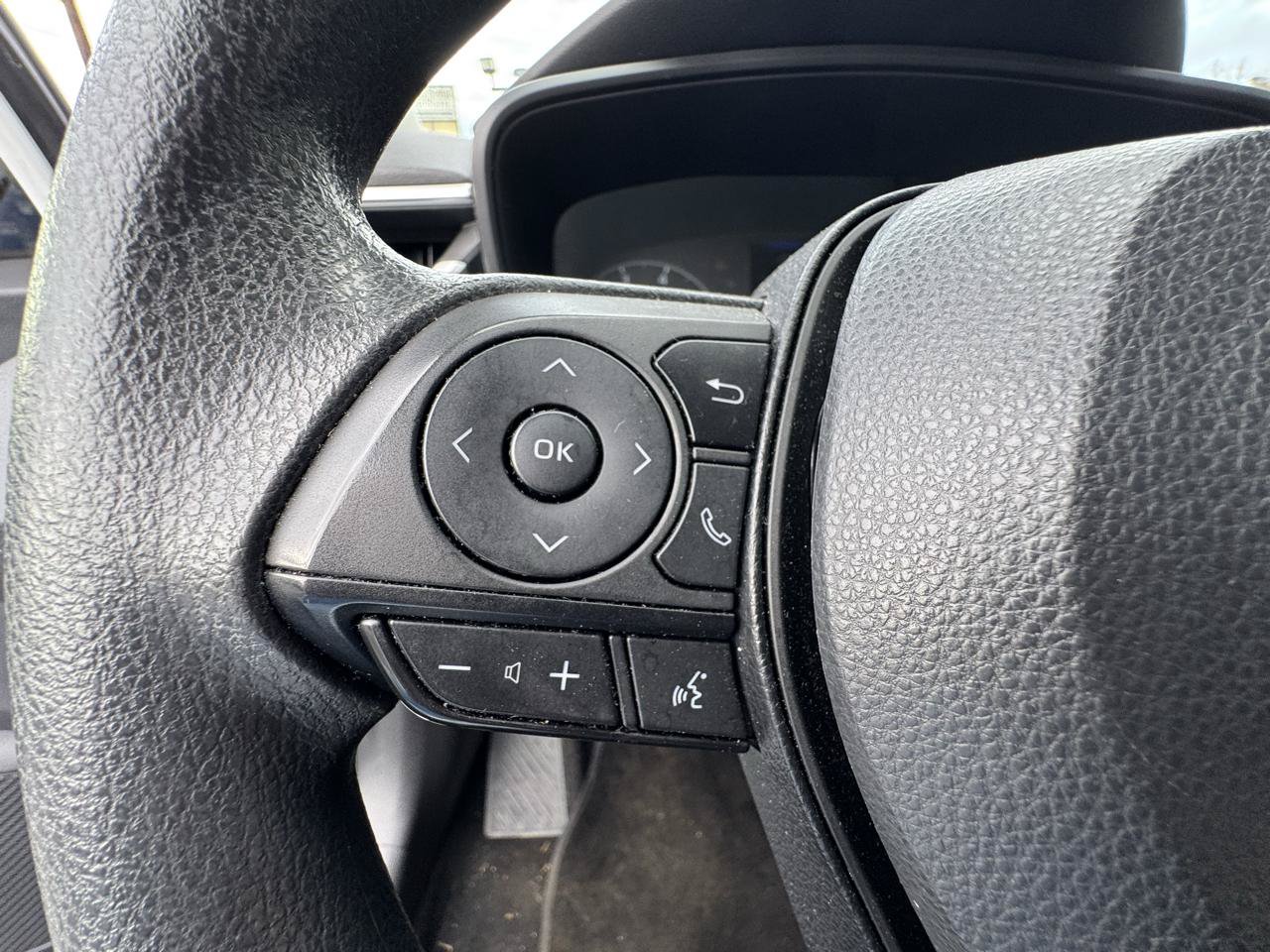 Used 2023 Toyota Corolla LE w/ LE Convenience Package FWD image 32