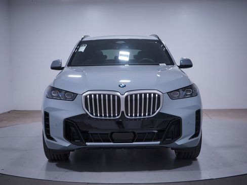 Used 2026 BMW X5 sDrive40i w/ M Sport Package RWD image 3