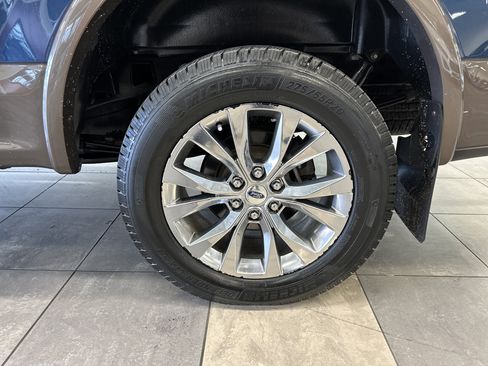 Used 2017 Ford F150 Lariat w/ Equipment Group 502A Luxury image 7