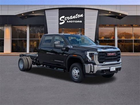 New 2025 GMC Sierra 3500 Pro w/ Fleet Convenience Package image 7