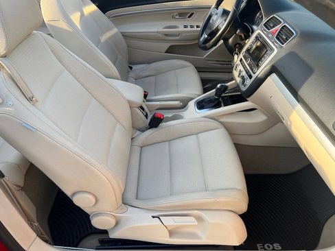 Used 2014 Volkswagen Eos Komfort FWD image 28