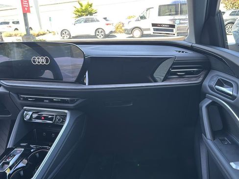 Used 2025 Audi Q5 Premium w/ Convenience Package AWD/4WD image 11