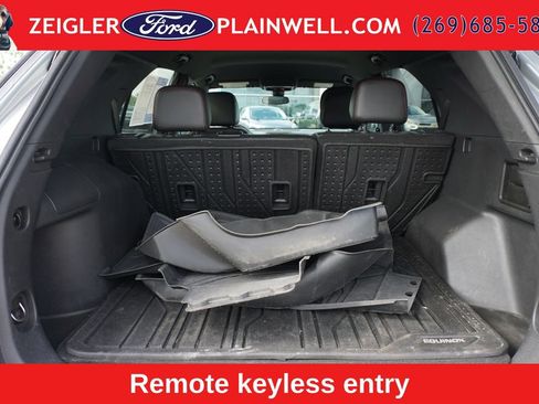 Used 2023 Chevrolet Equinox RS w/ LPO, Floor Liner Package FWD image 10