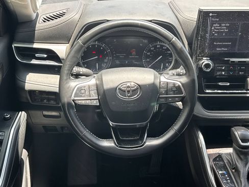 Used 2021 Toyota Highlander Platinum AWD/4WD image 24