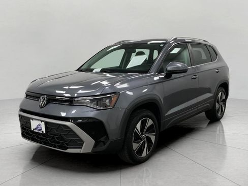 Used 2025 Volkswagen Taos SE AWD/4WD image 38