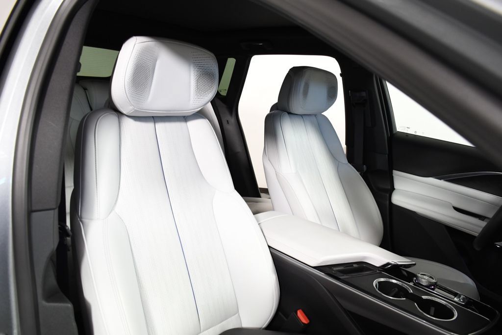 Used 2024 Cadillac Lyriq Luxury RWD image 19
