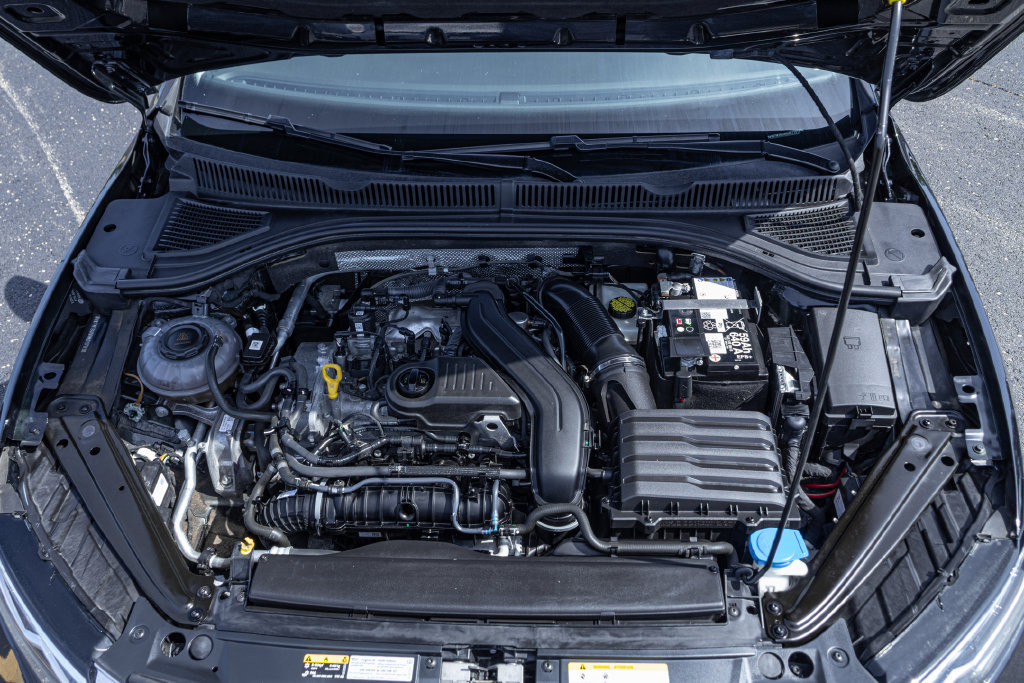Certified 2024 Volkswagen Jetta SE FWD image 35