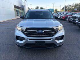 Used 2023 Ford Explorer XLT AWD/4WD image 2