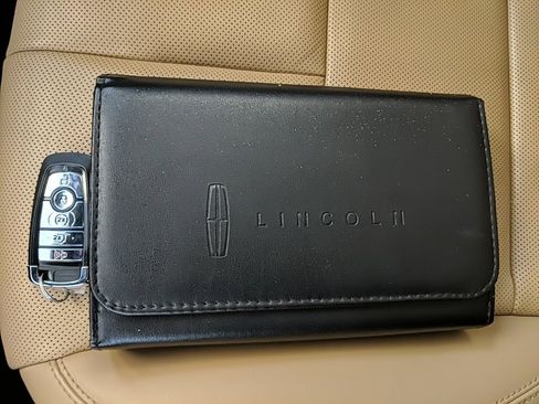 Certified 2021 Lincoln Corsair Reserve image 33