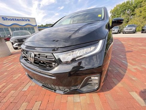 Used 2025 Honda Odyssey Touring image 4