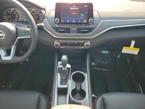 Used 2025 Nissan Altima 2.5 SR FWD image 17