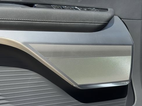 New 2026 Cadillac Vistiq Sport w/ LPO, Floor Liner Package AWD/4WD image 21