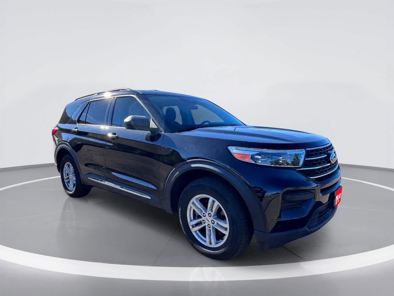 Used 2023 Ford Explorer XLT AWD/4WD image 7