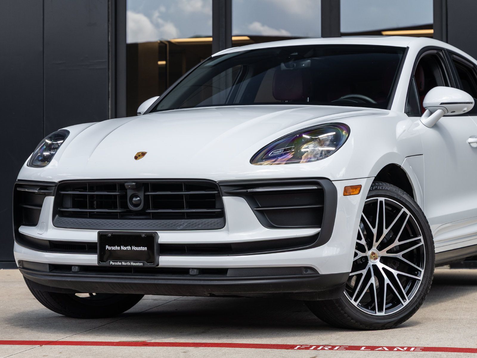 Certified 2023 Porsche Macan AWD/4WD image 7