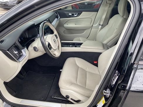 Used 2020 Volvo S60 T5 Momentum FWD image 13