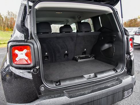 Certified 2022 Jeep Renegade Latitude image 12