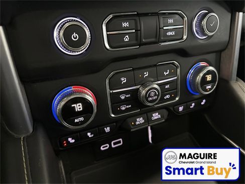 Used 2022 GMC Yukon XL SLT w/ SLT Premium Package image 14