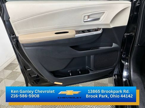 Used 2022 Toyota Sienna XLE FWD image 7