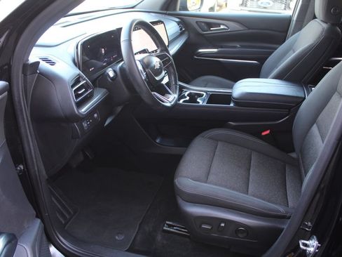Used 2025 Chevrolet Traverse LT w/ Driver Confidence Package FWD image 23