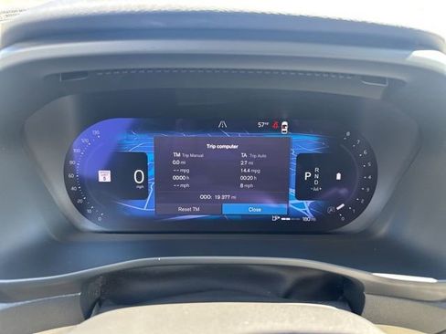 Certified 2023 Volvo XC40 B5 Plus w/ Driver Assist Package AWD/4WD image 25