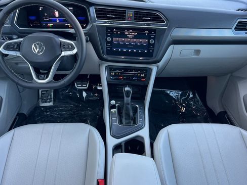 Used 2023 Volkswagen Tiguan SE R-Line FWD image 4