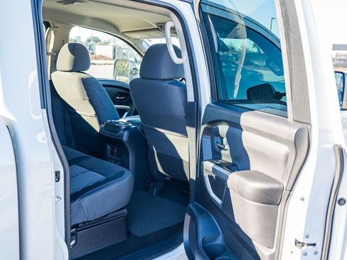 Used 2024 Nissan Titan SV w/ SV Convenience Package image 13