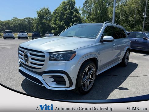 Used 2025 Mercedes-Benz GLS 450 4MATIC image 4