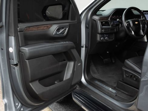 Used 2021 Chevrolet Suburban LT image 10