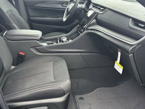 New 2025 Jeep Grand Cherokee Laredo image 15