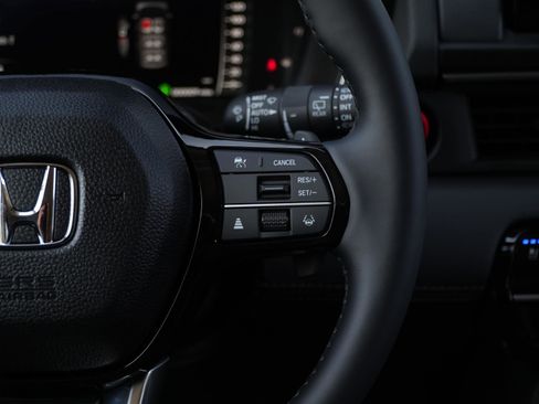 Used 2025 Honda Pilot Elite image 24