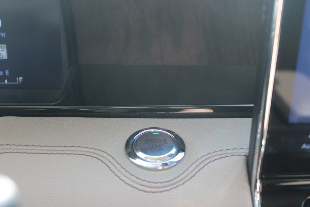 Used 2024 Lincoln Navigator L Reserve AWD/4WD image 41