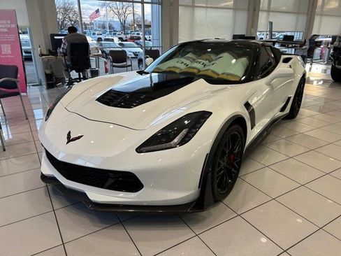 Used 2016 Chevrolet Corvette Z06 w/ 3LZ Preferred Equipment Group image 4