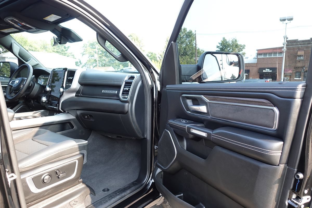 Used 2025 RAM 1500 Laramie w/ Sport Appearance Package AWD/4WD image 32