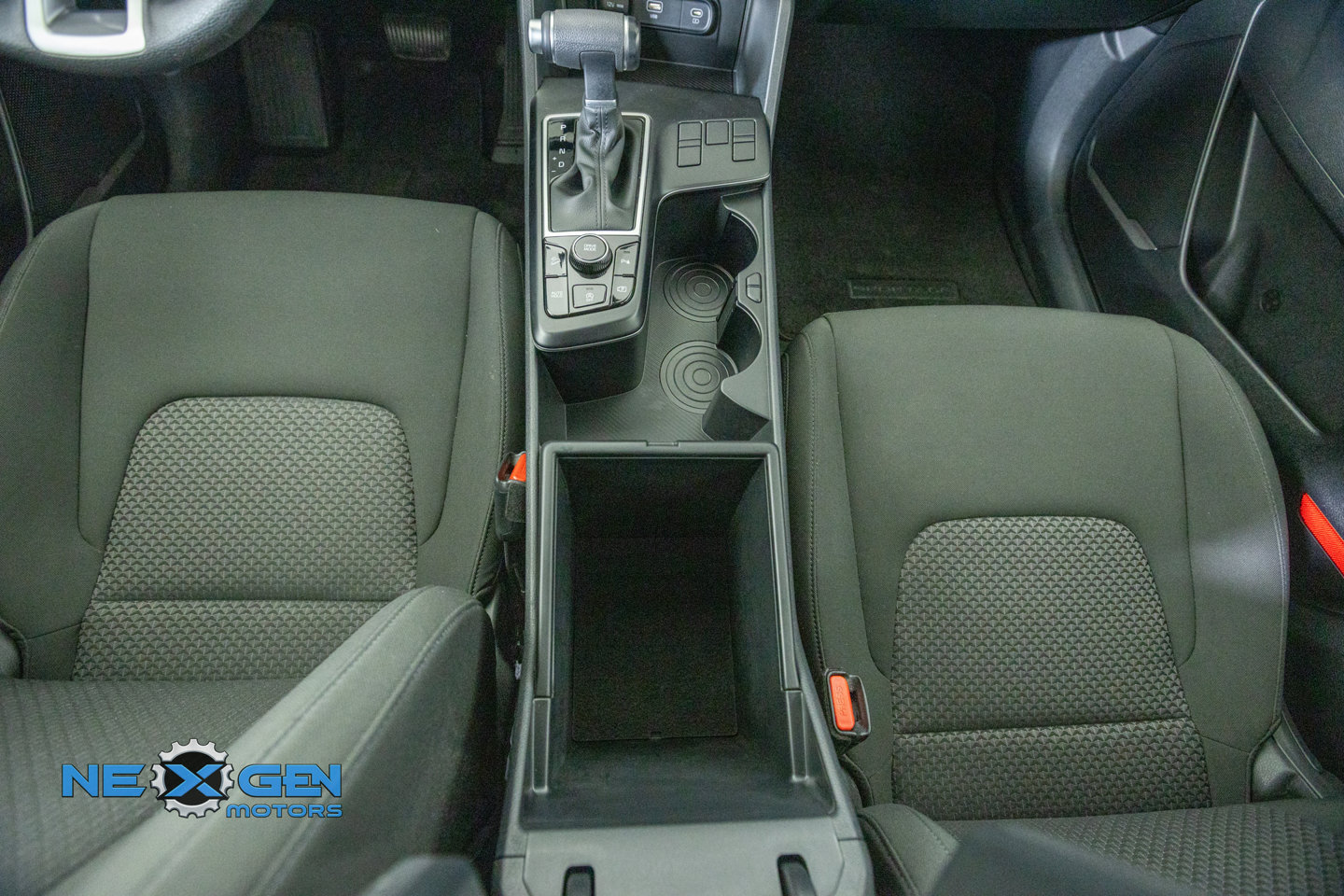 Used 2025 Kia Sportage LX FWD image 30