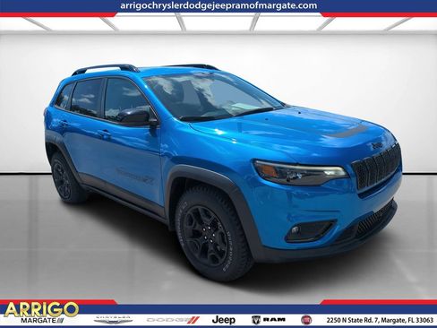 Used 2022 Jeep Cherokee Latitude AWD/4WD image 1