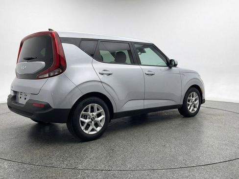 Used 2025 Kia Soul LX w/ LX Technology Package FWD image 9