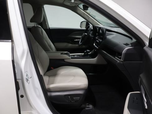 Certified 2024 Toyota Grand Highlander XLE image 25