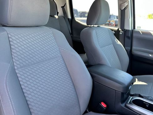 Used 2021 Toyota Tacoma SR5 w/ Technology Package AWD/4WD image 17