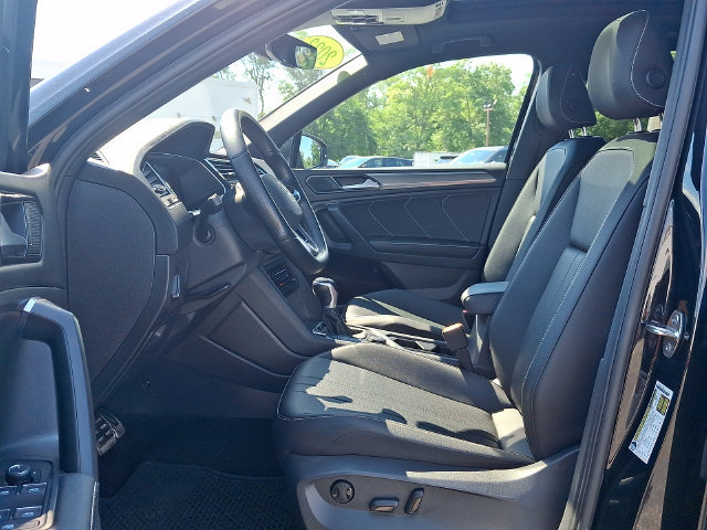 Used 2023 Volkswagen Tiguan SE R-Line AWD/4WD image 13