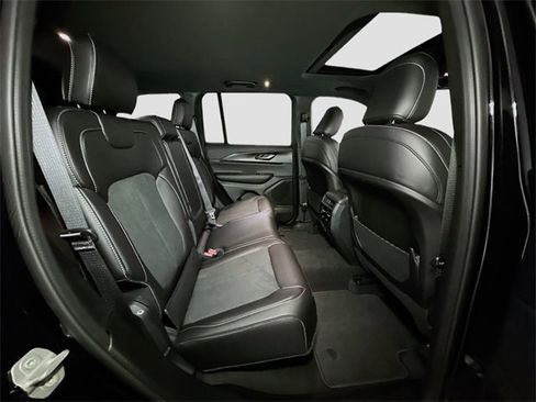 New 2025 Jeep Grand Cherokee Altitude image 31