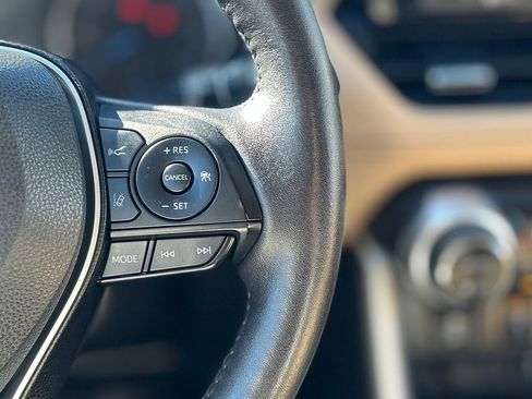 Used 2022 Toyota RAV4 XLE Premium image 13