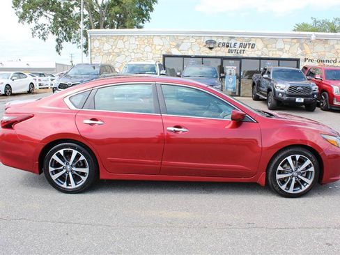 Used 2017 Nissan Altima 2.5 SR FWD image 8