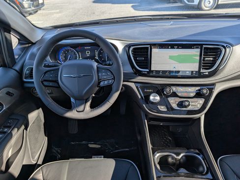 New 2026 Chrysler Pacifica Limited w/ S Appearance Package AWD/4WD image 18