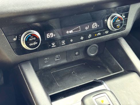 Used 2022 Mitsubishi Outlander SE image 26