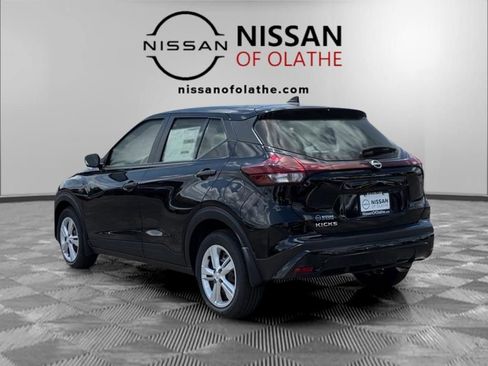 Certified 2025 Nissan Kicks Play S image 3