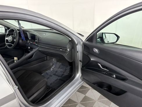Used 2021 Hyundai Elantra SEL image 33