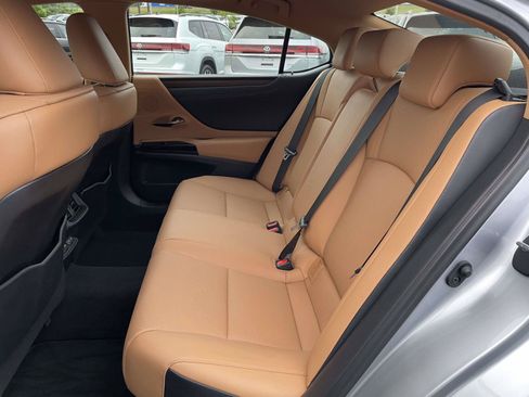 Used 2024 Lexus ES 350 w/ Premium Package FWD image 12